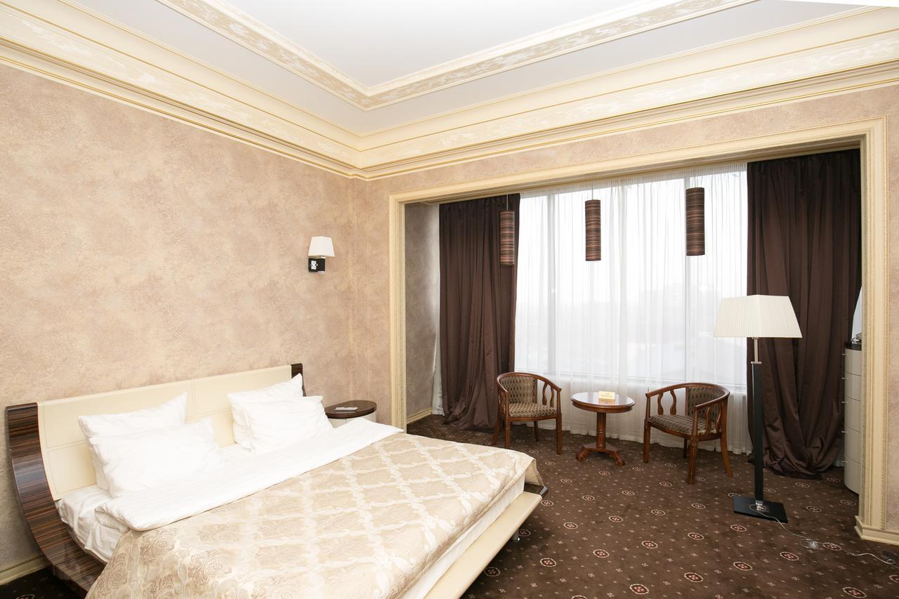 1000 i 1 Noch Hotel Machatschkala Exterior foto